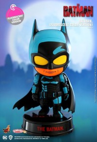 Фигурка Hot Toys COSB977 The Batman - Batman & Batrang Fluorescent Color Version